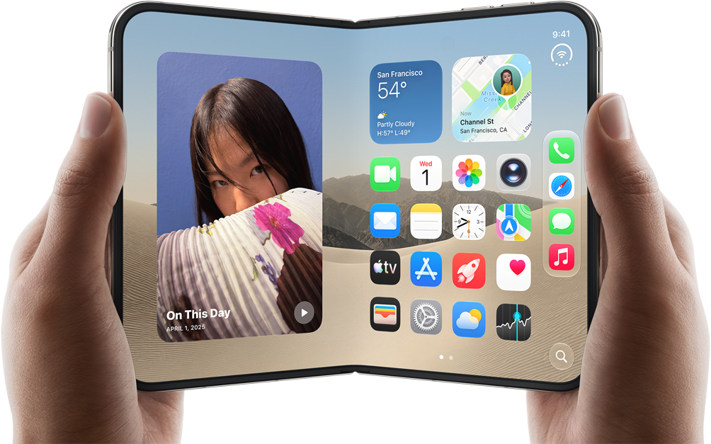 iPhone Duo i färgen stjärnvit, hålls av två händer i liggande läge, utfälld, på den inre skärmen visas bilder till vänster, appar till höger