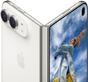 iPhone Duo, delvis öppen som en bok med gångjärnsmekanism i mitten, baksidan på vänster panel visar en Apple-logotyp och dubbelkameran, den yttre skärmen till höger visar ett porträtt av en person med blont hår