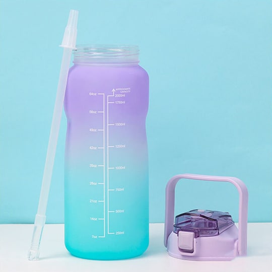 Motiverande vattenflaska med tidsmarkör & sugrör 2 liter lila/blå -  Elgiganten