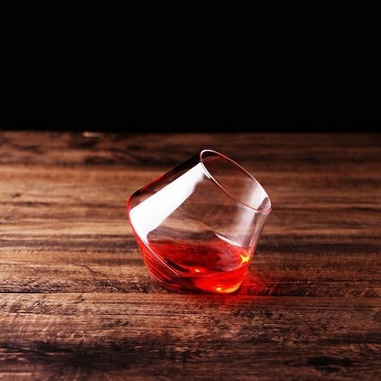 Lutande whiskyglas - Elgiganten