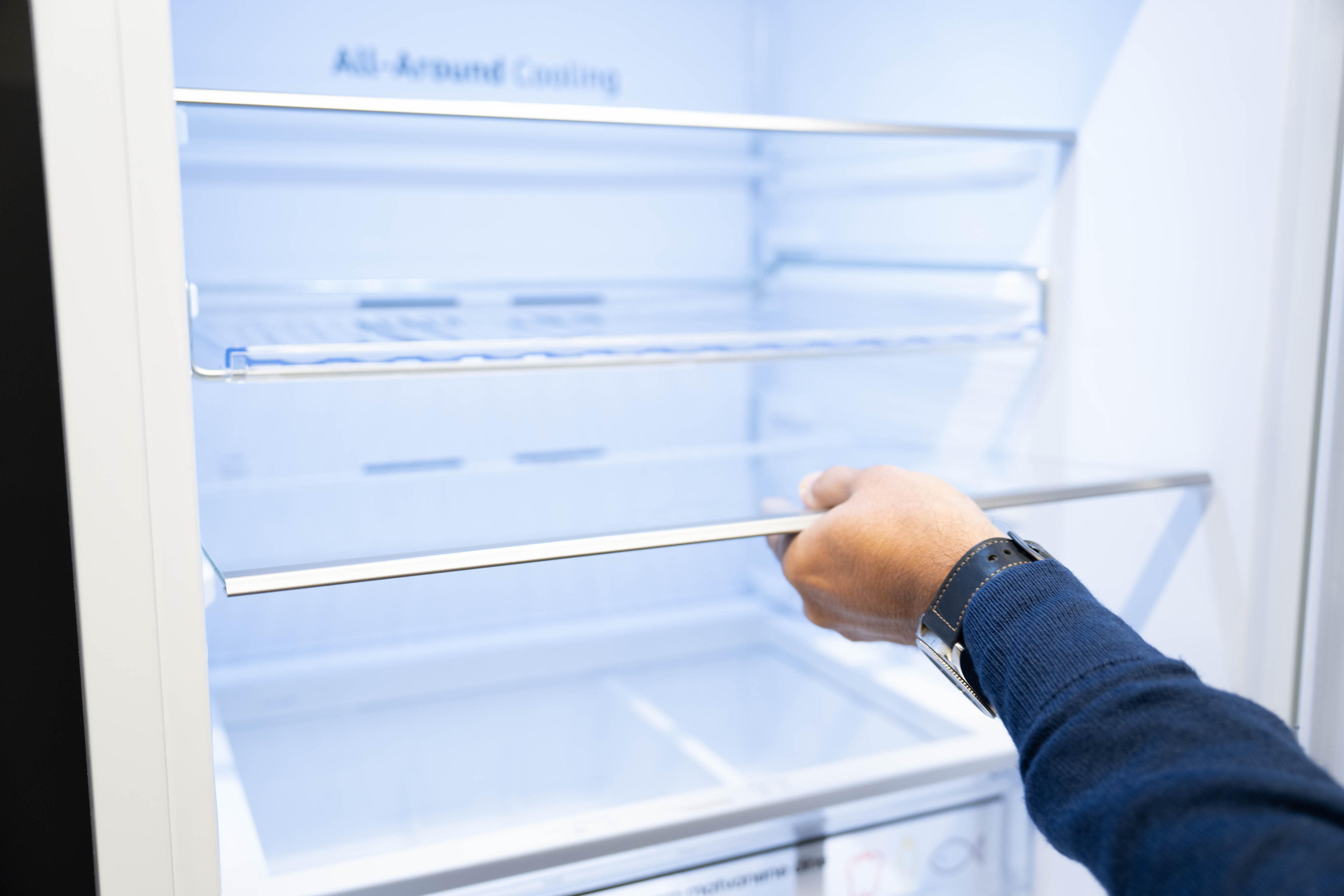 Låter kylskåpet extra mycket? Se om du kan fixa det på egen hand -  Elgiganten