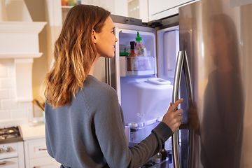 Låter kylskåpet extra mycket? Se om du kan fixa det på egen hand -  Elgiganten